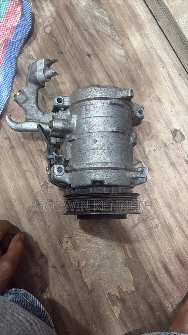 2003-2011 Honda Element a/C Compressor: · Photo 1