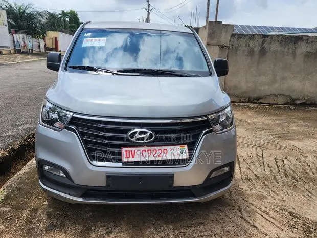 Hyundai Starex 2019 Silver · Photo 1