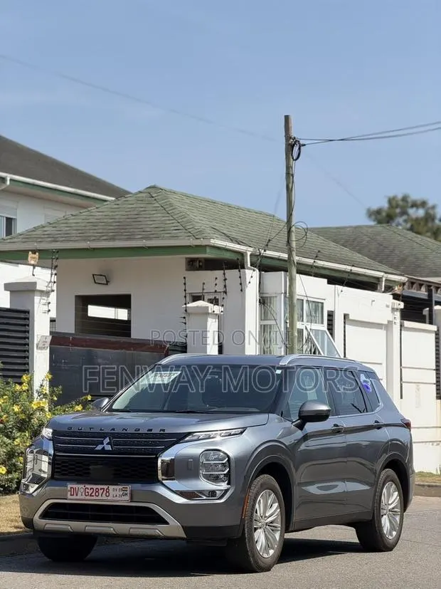 Mitsubishi Outlander SEL 2023 Silver · Photo 1