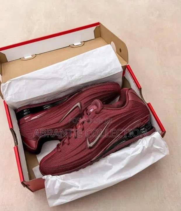Nike Shox Z Sneakers Available · Photo 1