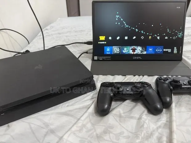 PS4 Slim Jailbreak 1TB 20+ Games Available · Photo 1
