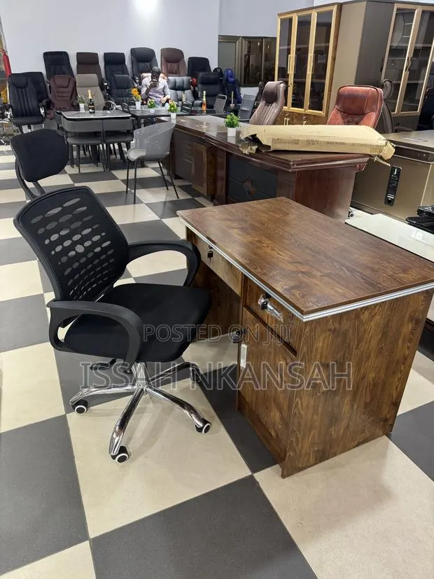 High Quality Office Table and Chair · Photo 1