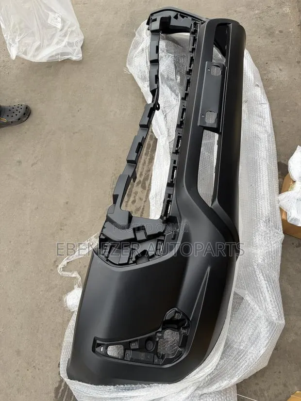 Toyota Hilux Front Bumper 2020 2021 2022 2023 · Photo 1