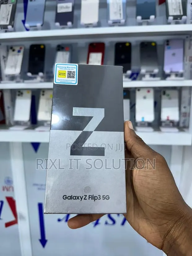 New Samsung Galaxy Z Flip 3 256 GB Black · Photo 1