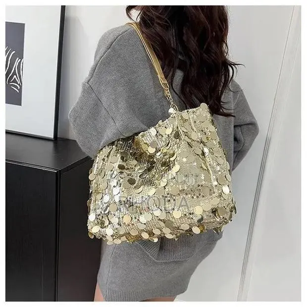 Miss DG 2025 Gold Sequin Chain Shoulder Bag · Photo 1