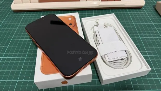 Apple iPhone 17 Pro Max 512 GB Orange · Photo 1
