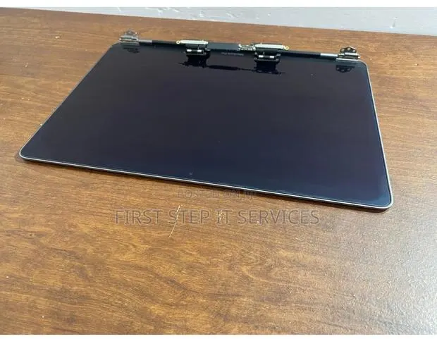 MacBook Pro 2018, 2019, 2020 iCloud Screen · Photo 1