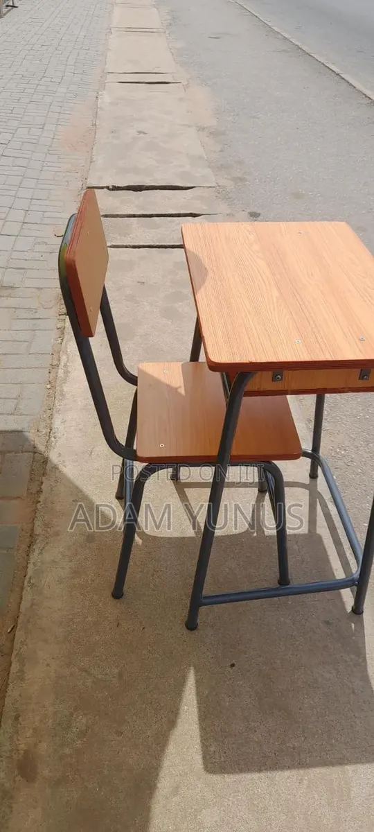 Mono Desk for Students · Photo 1