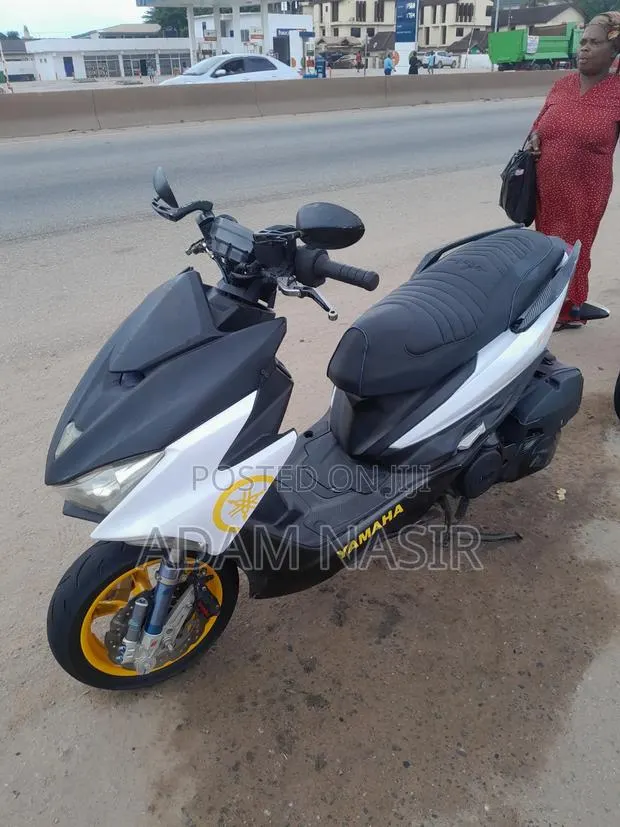 Yamaha 2024 White · Photo 1