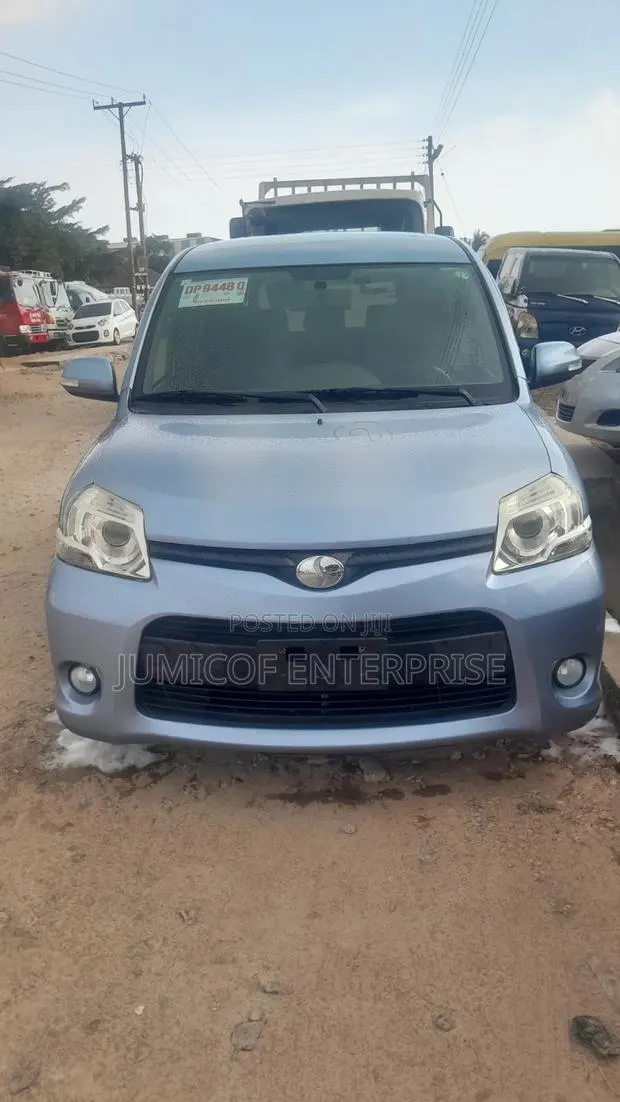 Toyota Sienta 1.5 FWD 2012 Blue