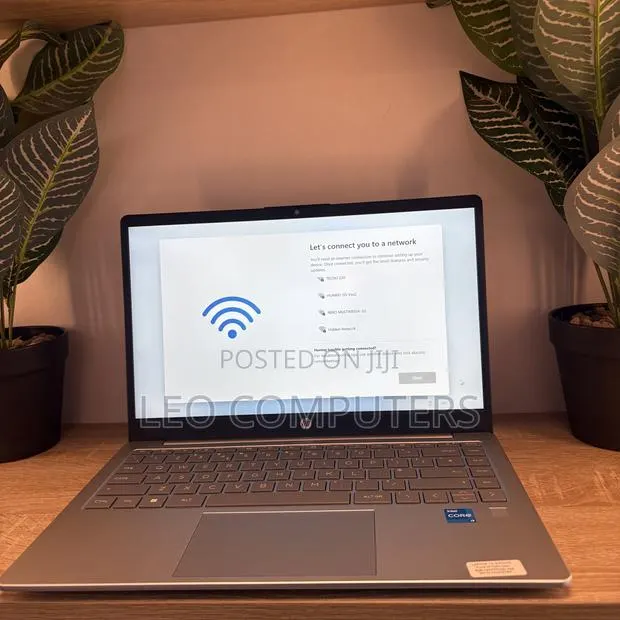 Laptop HP 14-ep0063 8GB Intel Core i3 SSD 256GB · Photo 1