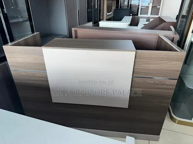 1.8m Reception Desk · Photo 1