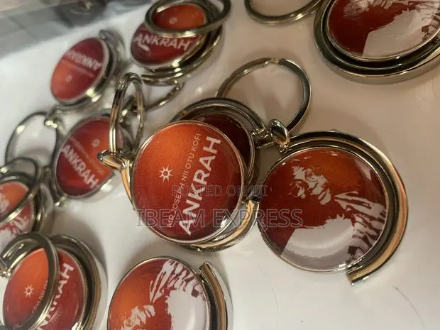 Double Sided Rotatable Key Holder · Photo 1
