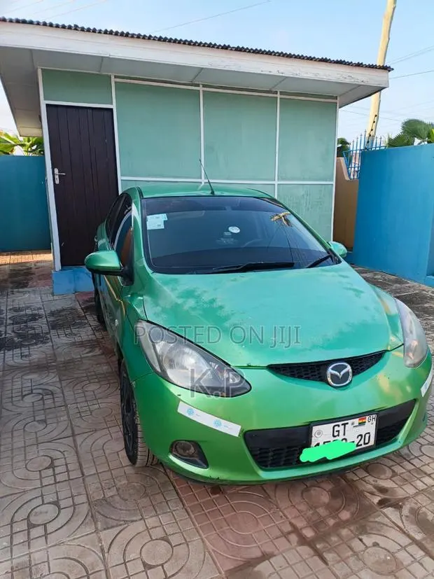 Mazda 2 2012 Green · Photo 1