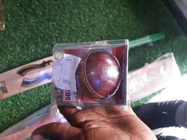 Original Cricket Ball at Cool Price · Photo 1