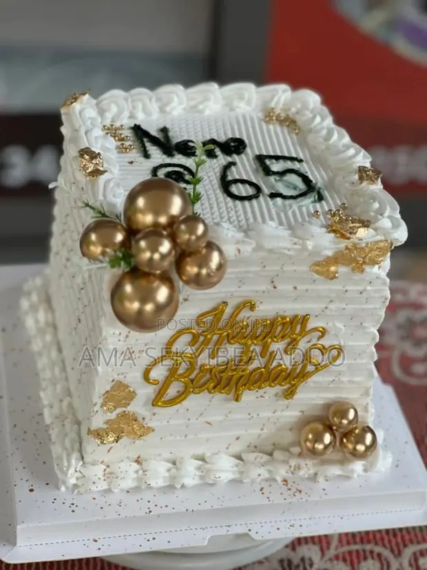 White and God Square Cake · Photo 1