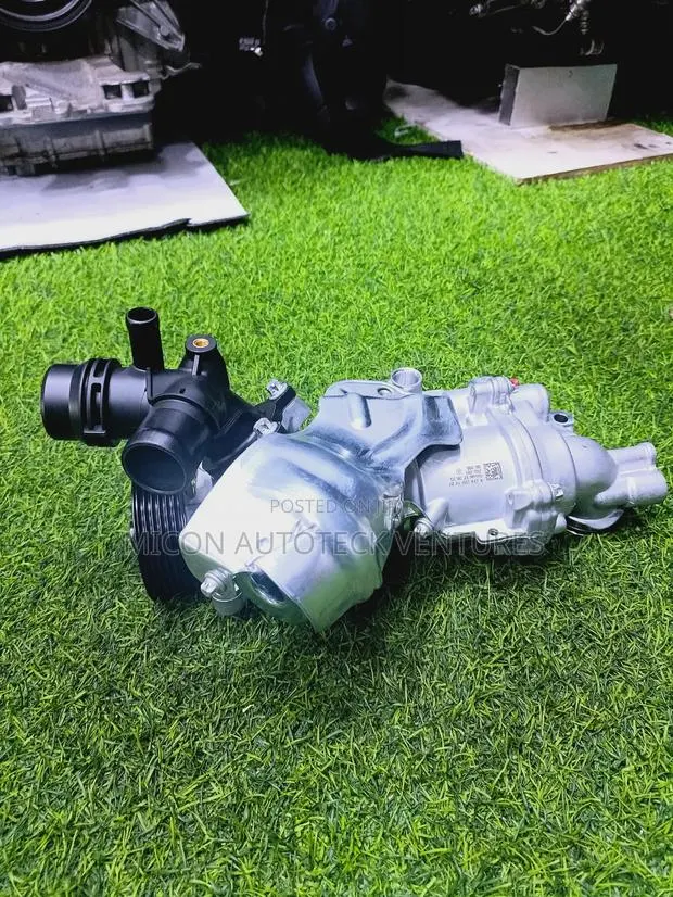 Mercedes Benz C/E/Glc300 Water Pump · Photo 1