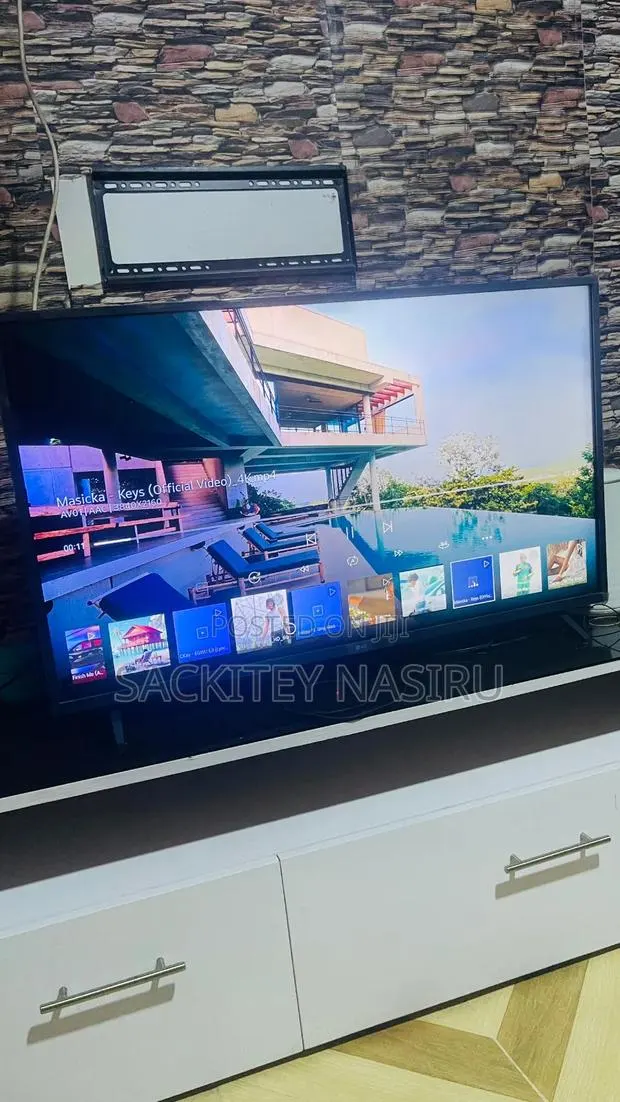 LG Uhd TV 43 Inch Active HDR Webos Smart Ai Thinq · Photo 1