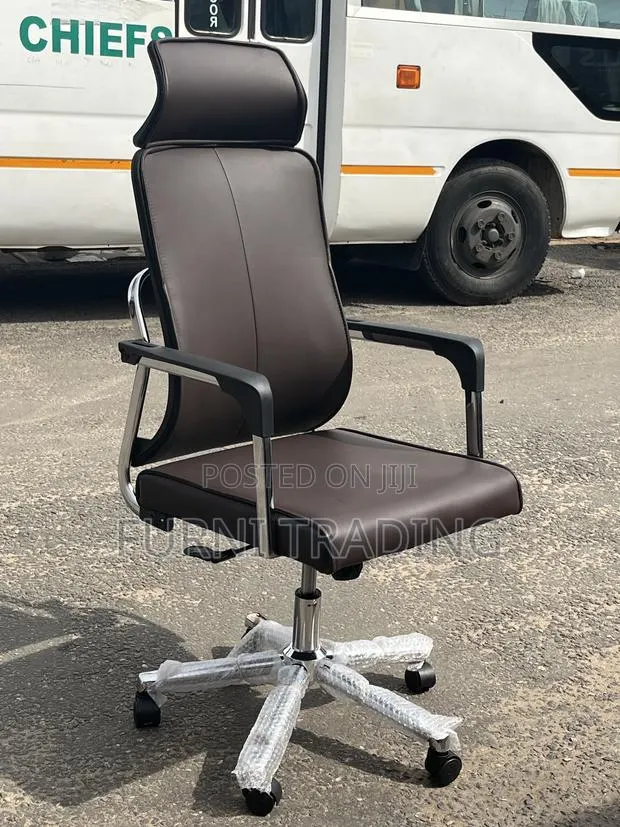 High-Back Executive Office Swivel Chair · Photo 1