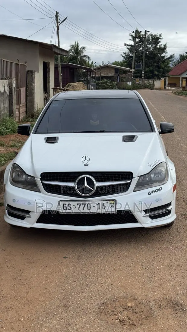 Mercedes-Benz C250 2014 White · Photo 1