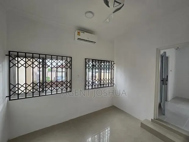 1bdrm Townhouse / Terrace in Manet Court Estate for rent · Photo 1