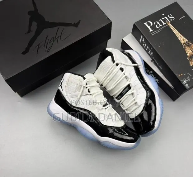 Air Jordan 11 Retro · Photo 1
