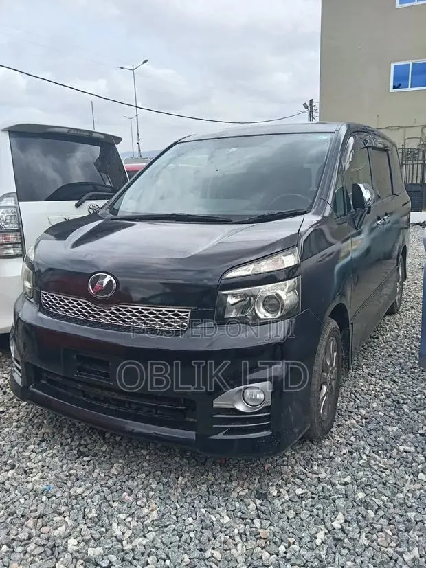 Toyota Voxy 2010 Black