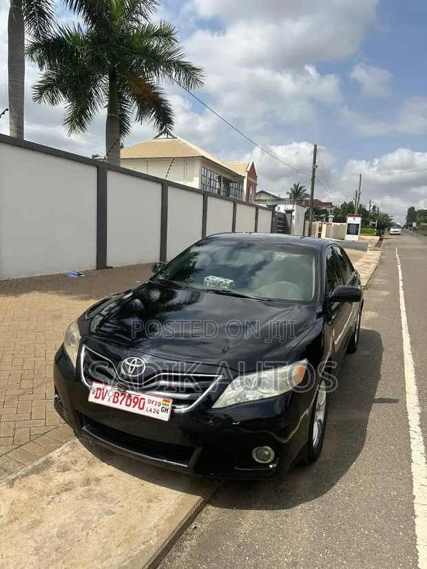 Toyota Camry LE 4dr Sedan (2.5L 4cyl 6A) 2011 Black · Photo 1