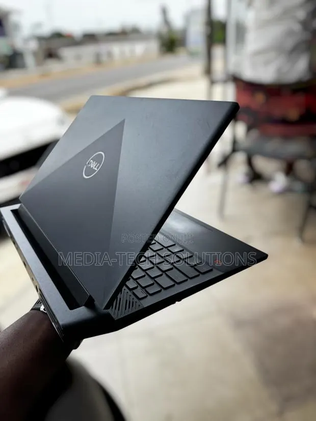 Laptop Dell G15 5520 16GB Intel Core i7 SSD 1T ยท Photo 1