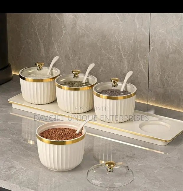 Durable Spices Containers With Spoons and Stand · Photo 1