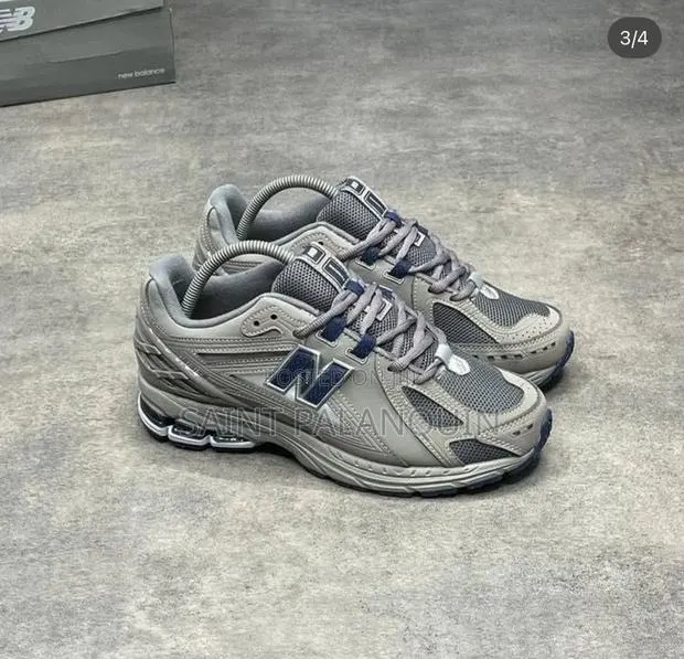 New Balance Sneakers · Photo 1