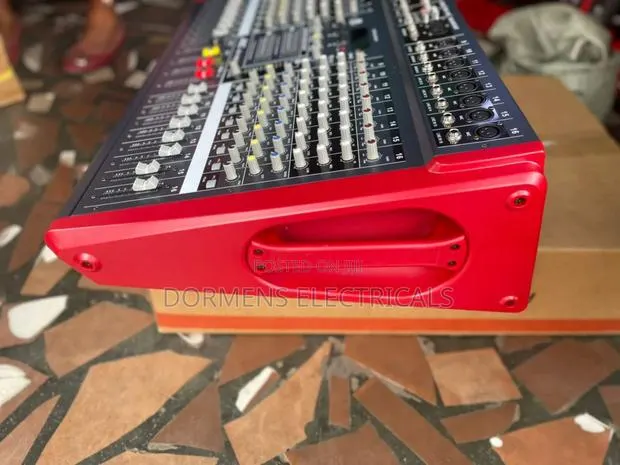 Powered Mixer 16 · Photo 1