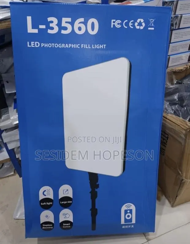 L-3560 LED Photographic Fill Light, · Photo 1