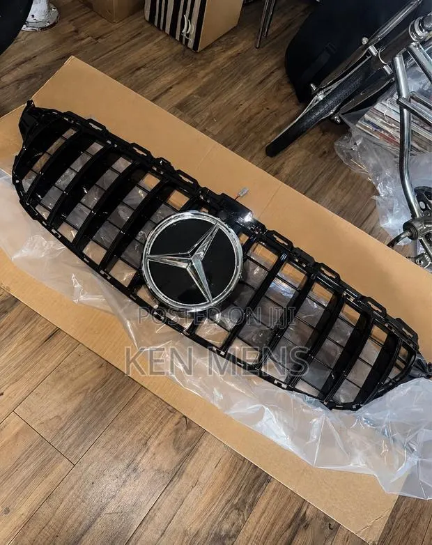 Mercedes Benz Top Shelves · Photo 1