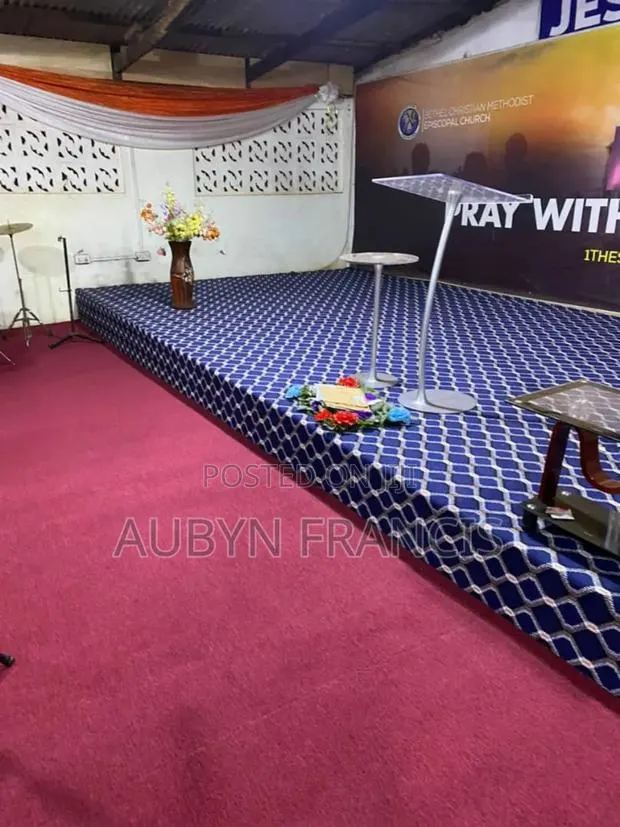 Professional Artificial Grass Or Woollen Carpet Installer · Photo 1