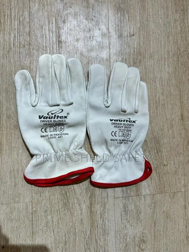 Leather Driver Gloves · Photo 1