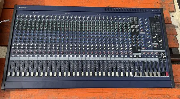 Yamaha Mg24/14fx Analog Mixing Console. · Photo 1