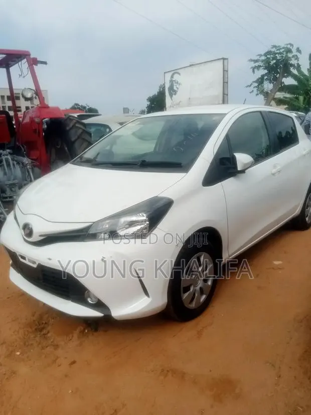 Toyota Vitz 2014 White · Photo 1