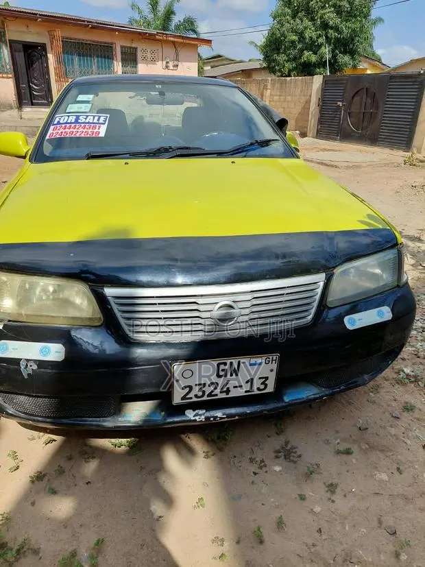 Nissan Almera 2011 Green · Photo 1
