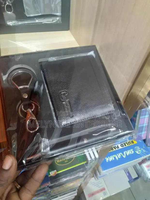 New Cooperate Gift Pack With Wallet, Keyholder And Pen · Photo 1