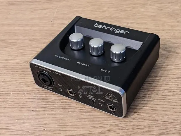 Behringer U-Phoria Um2 · Photo 1