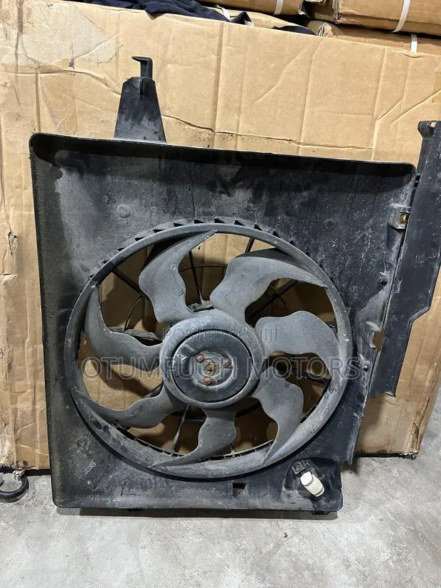 Hyundai Santa Fe / Kia Sorento 2011 2012 2013-2017 Radiator Fan · Photo 1