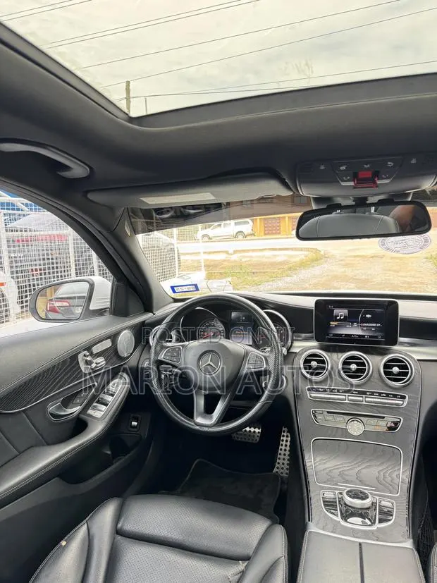 Mercedes-Benz C300 Sport 4Matic Sedan AWD (2.0L 4cyl 7A) 2017 White · Photo 1