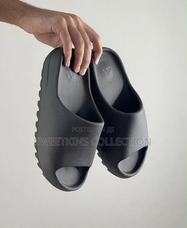 Original Yeezy Slide for Unisex · Photo 1
