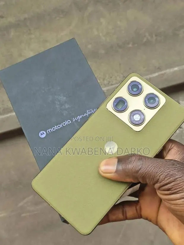 Motorola Signature 512 GB Green · Photo 1