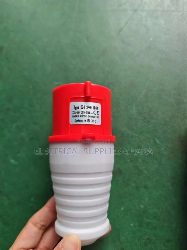 32a 415v 3 Phase Industrial Plug 3p+E Ip44 Waterproof · Photo 1