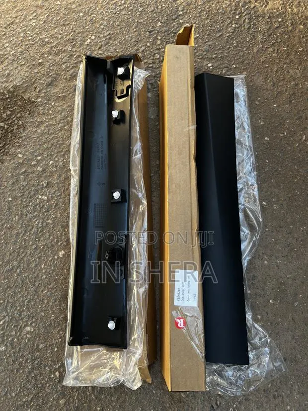 Mitsubishi Outlander 2023 2024 2025 Door Molding · Photo 1