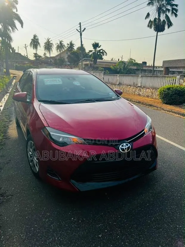 Toyota Corolla LE (1.8L 4cyl 2A) 2018 Red · Photo 1