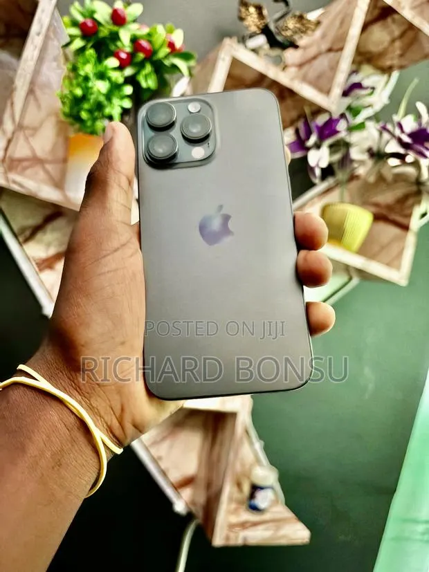 New Apple iPhone 15 Pro Max 256 GB Black · Photo 1