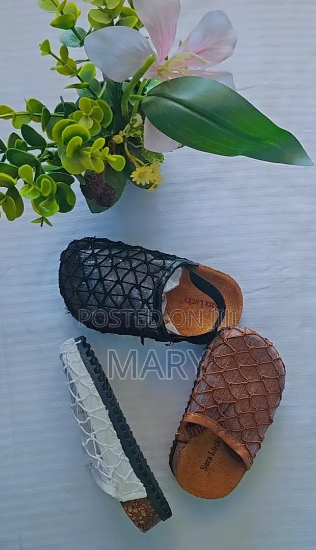 A Breathable, Slip-on Mesh Mule Clogs · Photo 1